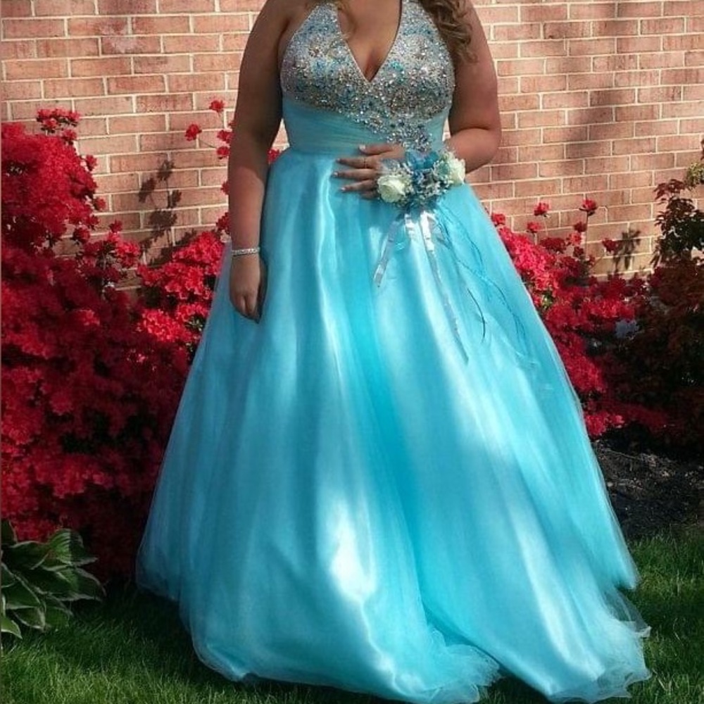 MacDuggal Prom Gown ✨🪩 WORN ONCE 🌹
